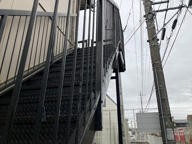 アパートの外部鉄骨階段点検調査